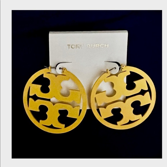 🆕Tory Burch Authentic Yellow Double T Matte Painted Large Hoop Earrings - Picture 3 of 11